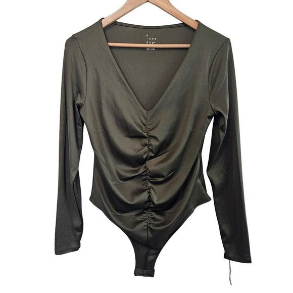 A New Day Bodysuit Women Medium Deep Green Stretch Long Sleeve Ruched V-Neck - Picture 1 of 9